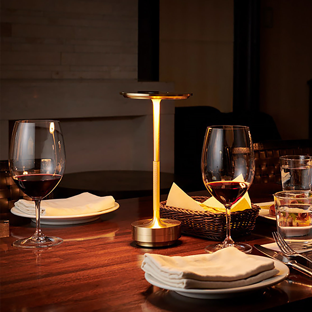 Navi – LED Skrivbordslampa i aluminium