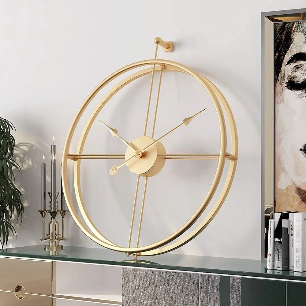Alvar – Nordisk metallväggklocka med modern design