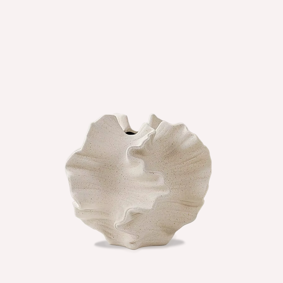 Eira – Frostad keramikvas i skulptural form