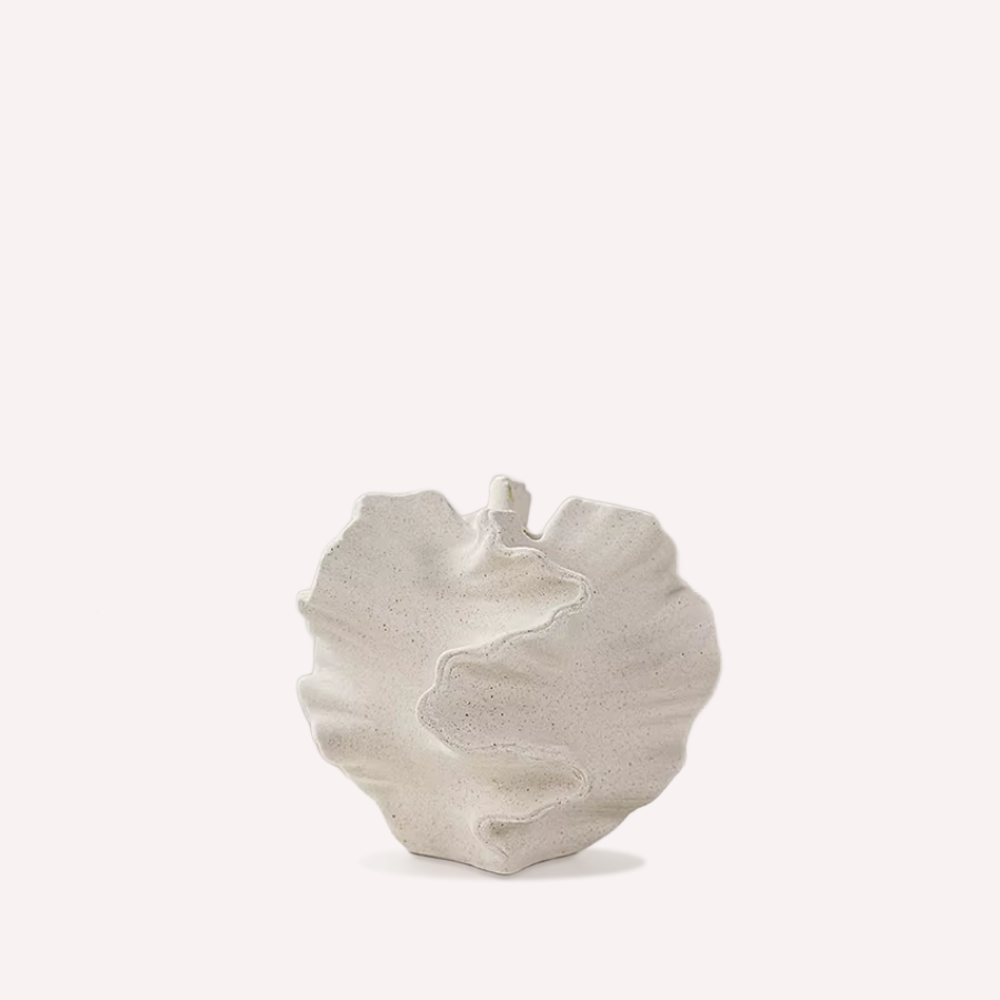 Eira – Frostad keramikvas i skulptural form